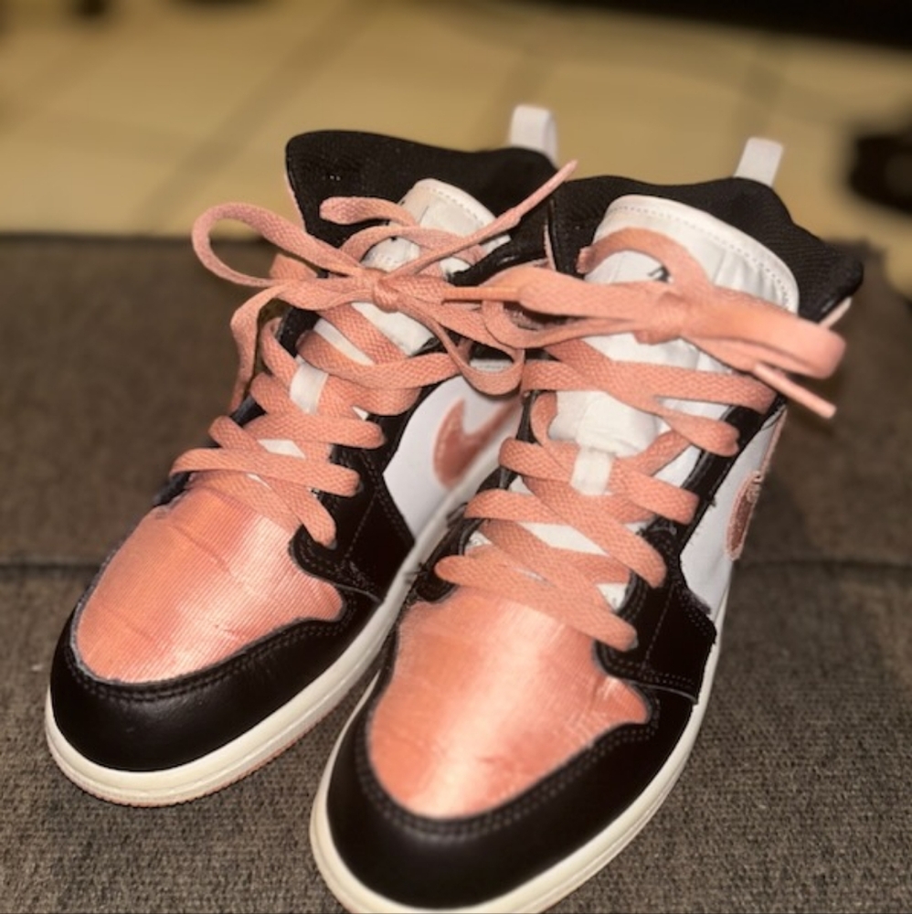 Jordan Black and Pink Sneakers Retro High-Top Design